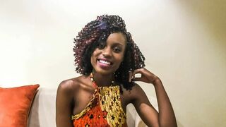 Mosolygós fekete csinibaba pov castingon keményen megszexelve