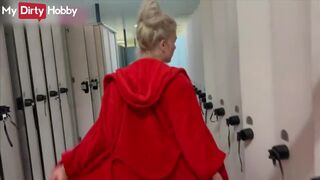 Világos Szőke cheerleader cidázása az öltözőben