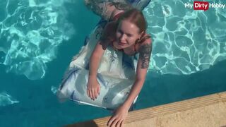 Emma wolf a tüzes maca aki a medencében kúrel vadul