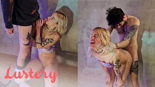 Világos Szőke amatőr pár kamatyol előtte a saját szexfilmjükben