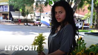 Aranyos afró amerikai milf selena gomez mélyen dugva kolumbiai bulában