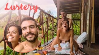 Lenyűgöző latin amerikai amatőrök közösülnek az amazonasban