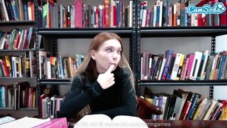 Tinédzser fősulis titokban peckezik a webkamerán tanulmányi szünetben