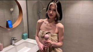 Nevelő testvér házon kívül leszopja a házibuli mikrofont