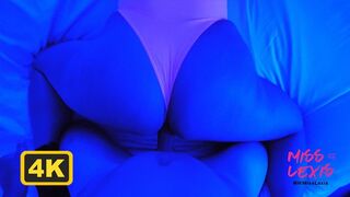 Forró latina házastárs hatalmas mellekkel és formás fennékkel élvezi a vad dugást