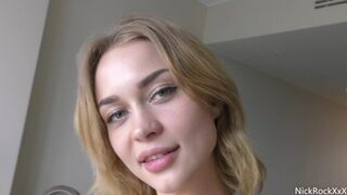 Loren Strawberry szűke fiatal puncit anal dugással hódít a szállodában