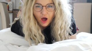 Orosz fenék kishölgy imádja, ha feszes seggét nyújtják meg