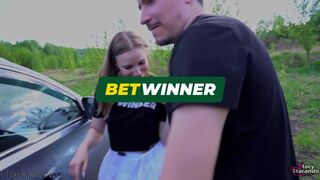 Pimasz nevelő nővér lebukik, miközben kiszökik – vad döngölés az erdőben