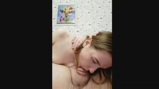 Mély pippantás könnyekig, szájba élvezés a forró tinédzser szájába