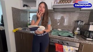 Kívánatos világos szőke szomszédom masturbálós videót kér tőle a szeretője számára