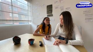 A lezbi tanítónéni szomszédom segít megoldani a otthoni feladatot