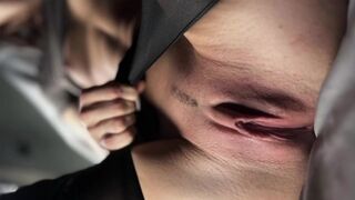 Imádom simogatni a sima, csupasz puncimat