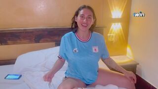 Bájos szuka kedveli a focit és a erőszakos dugást