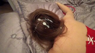 Spriccel a fiatal bige hajára vad fenék kúrás után