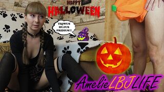 Pici boszorkány megidézi a méretes dárdát és keményen megbasszák, hogy beleélvezzen a puncijába - halloween 2020