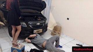 Autótulaj maca rákívánt a szerelőjére!