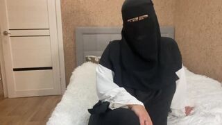 Kívánatos arab milf pajzán utasításokat ad nevelő fiának