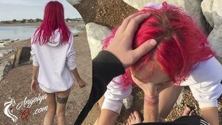 Vad tinédzser pippantás a strandon - lenyeli az egészet