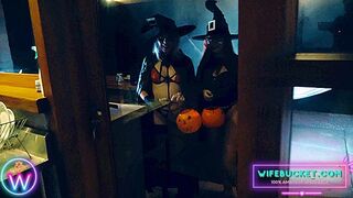 Wife Bucket: Halloween meglepetés a feleségemmel és barátnőjével édeshármasban
